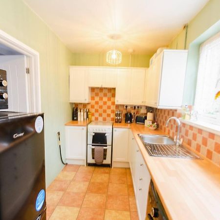 4 Bed - 2 Baths 1 Walk In Shower Lots Of Parking Ίπσουιτς Εξωτερικό φωτογραφία